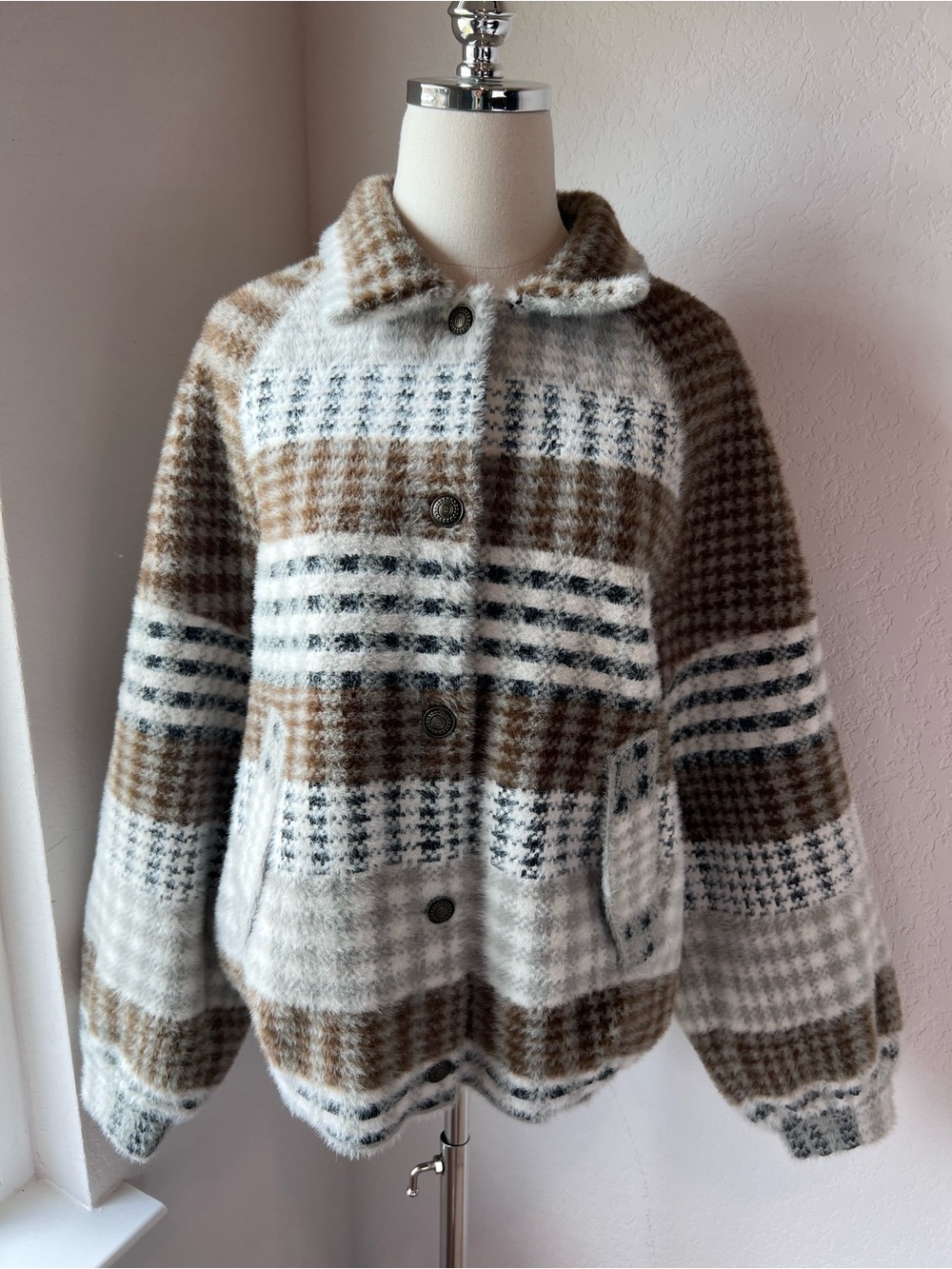 NVLT Eyelash Bomber Fuzzy Plaid Coatigan Jacket Blue Brown size Small